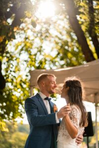 Mariage au Château Peller Laroque en Gironde. Mariage familial, religieux et authentique. Alexandre Roschewitz photographe mariage.