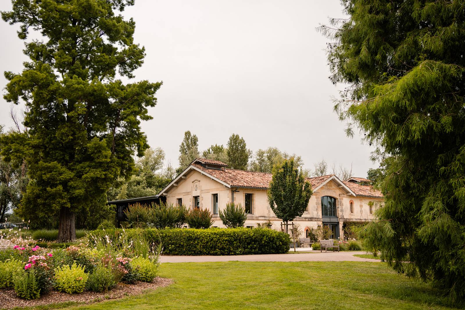 Mariage au château grattequina. Photographe mariage naturel en Gironde.