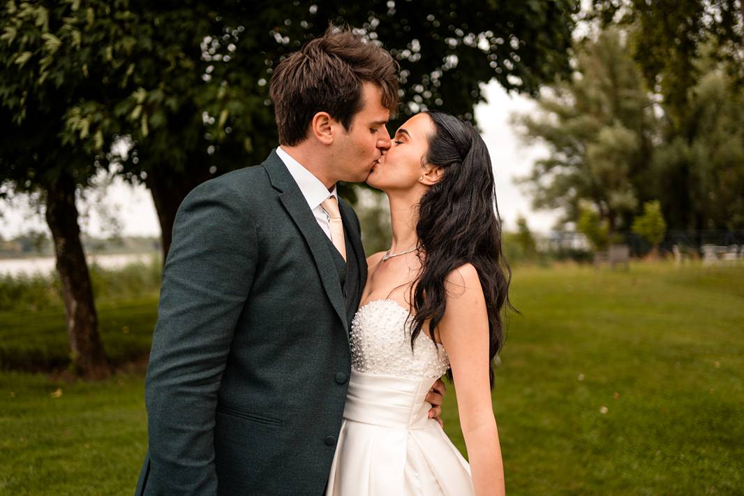 Mariage au château grattequina. Photographe mariage naturel en Gironde.