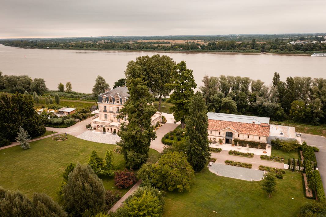 Mariage au château grattequina. Photographe mariage naturel en Gironde.