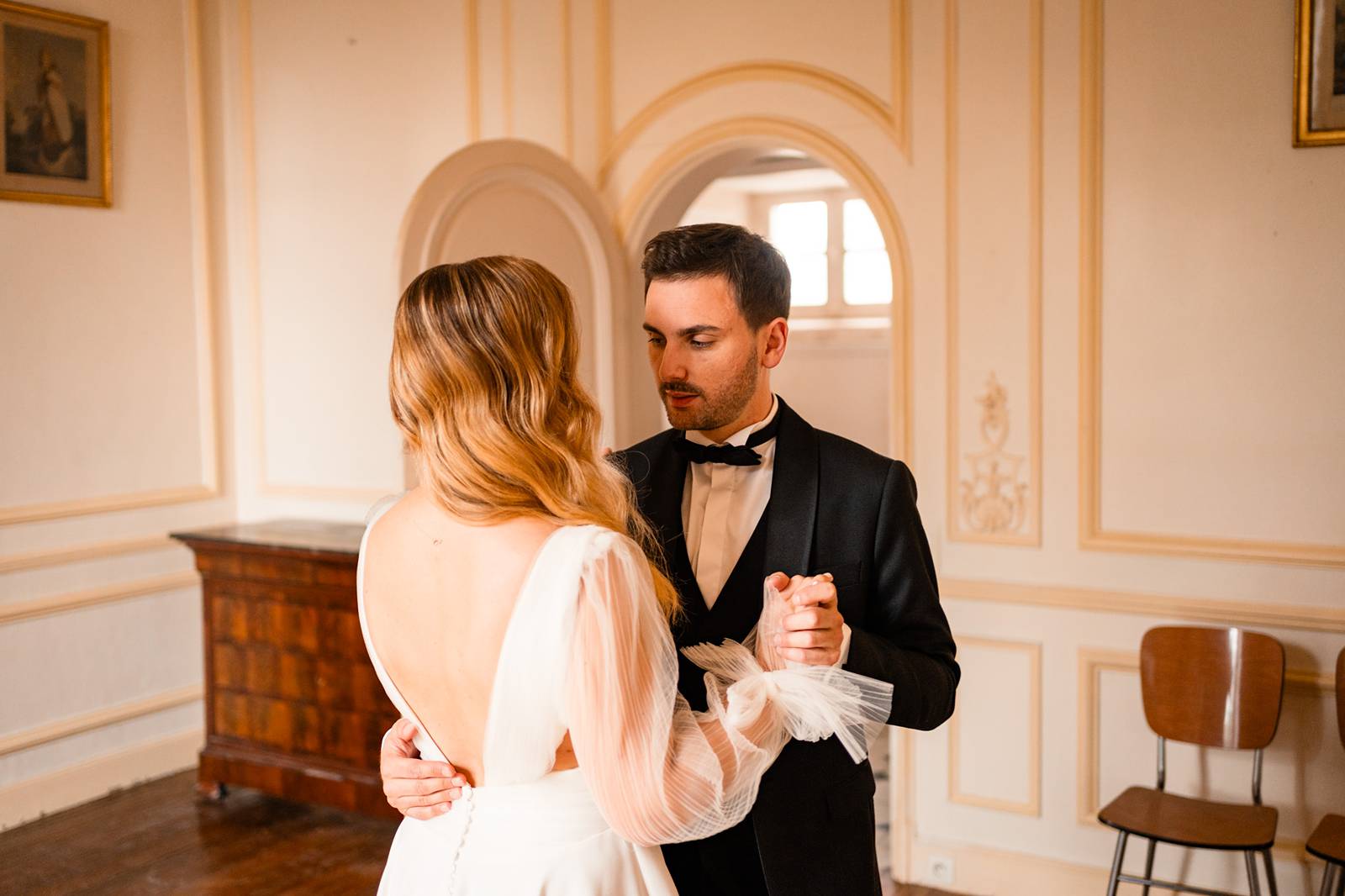 Mariage au Château de Courtalain, chic et bohème. Photos d'un first look (premier regard) mariage en Eure-et-Loir.