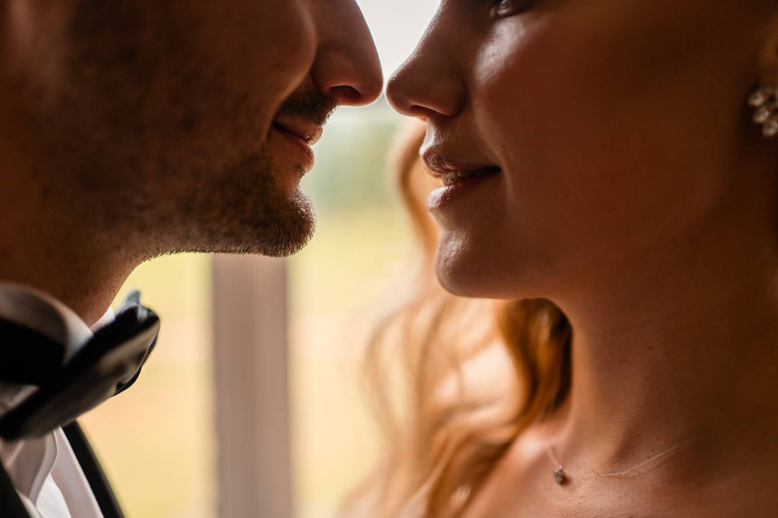 Mariage au Château de Courtalain, chic et bohème. Photos d'un first look (premier regard) mariage en Eure-et-Loir.