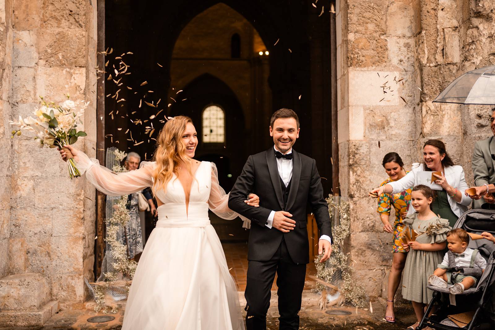 Mariage au Château de Courtalain, chic et bohème. Photos de la cérémonie religieuse à l'Eglise de la Madeleine de Chateaudun en Eure-et-Loir.