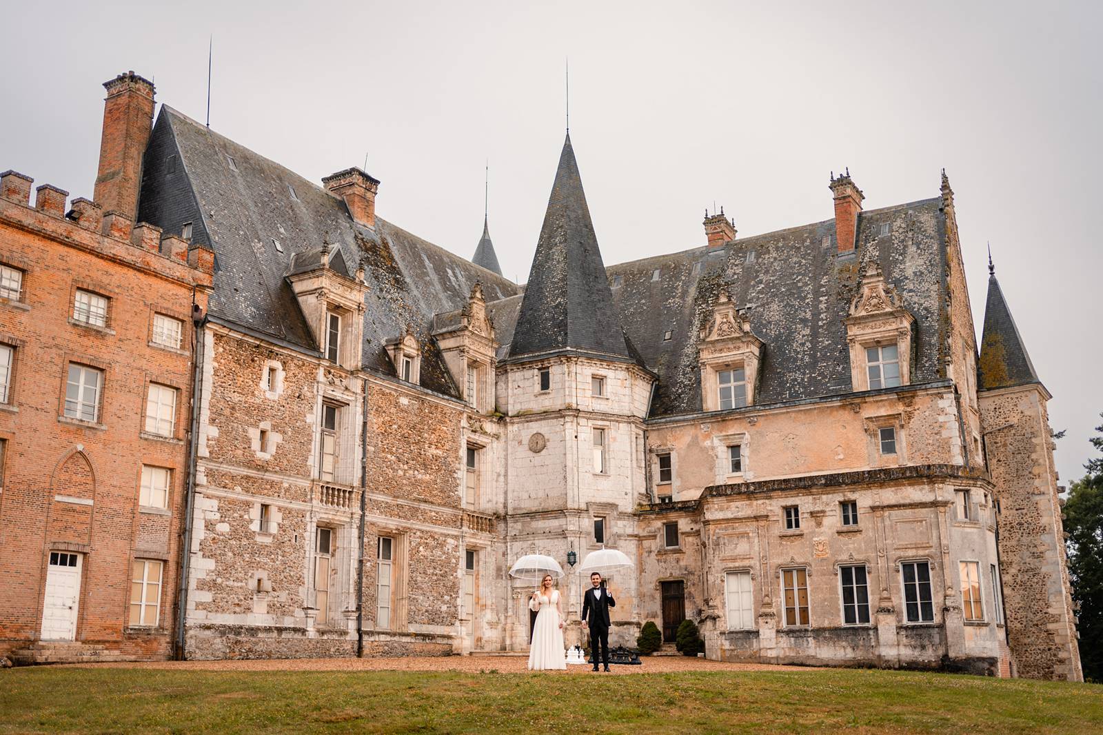 Mariage au Château de Courtalain, chic et bohème. Photos du vin d'honneur cocktail en Eure-et-Loir.