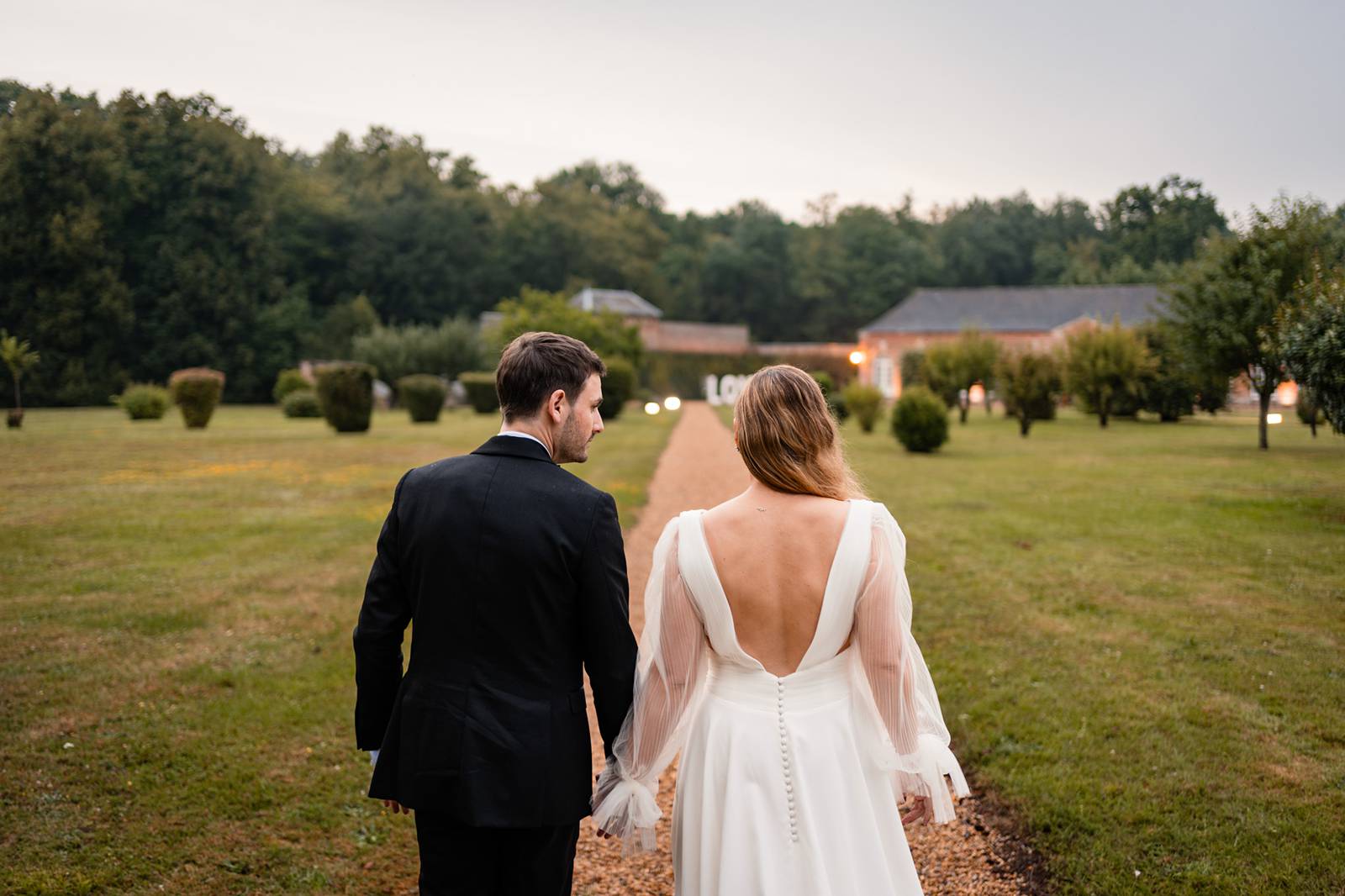 Mariage au Château de Courtalain, chic et bohème. Photos du vin d'honneur cocktail en Eure-et-Loir.