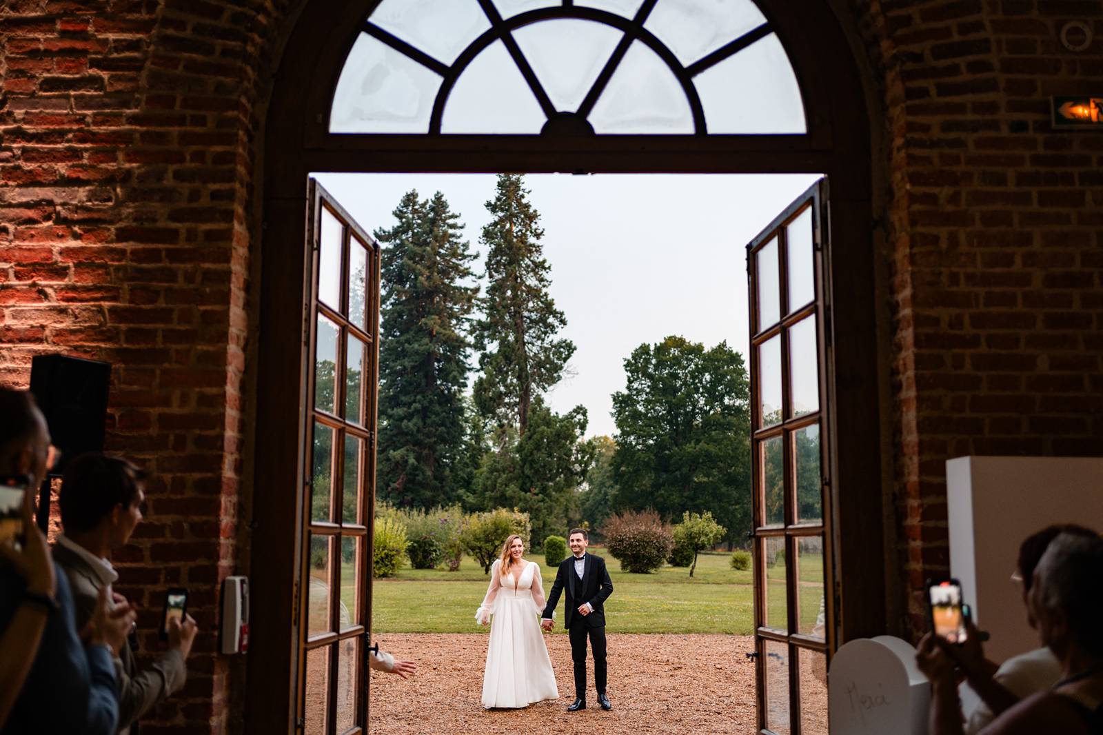 Mariage au Château de Courtalain, chic et bohème. Photos de la soirée de mariage en Eure-et-Loir.