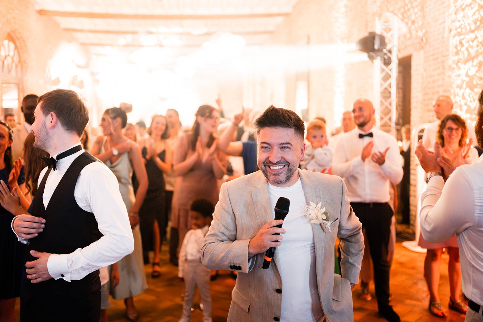 Mariage au Château de Courtalain, chic et bohème. Photos de la soirée de mariage en Eure-et-Loir.