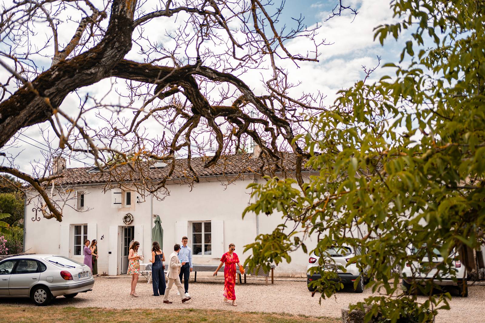 Mariage au Château Flojague proche de Saint-Emilion en Gironde, photos de préparatifs à la maison à Lugaignac.