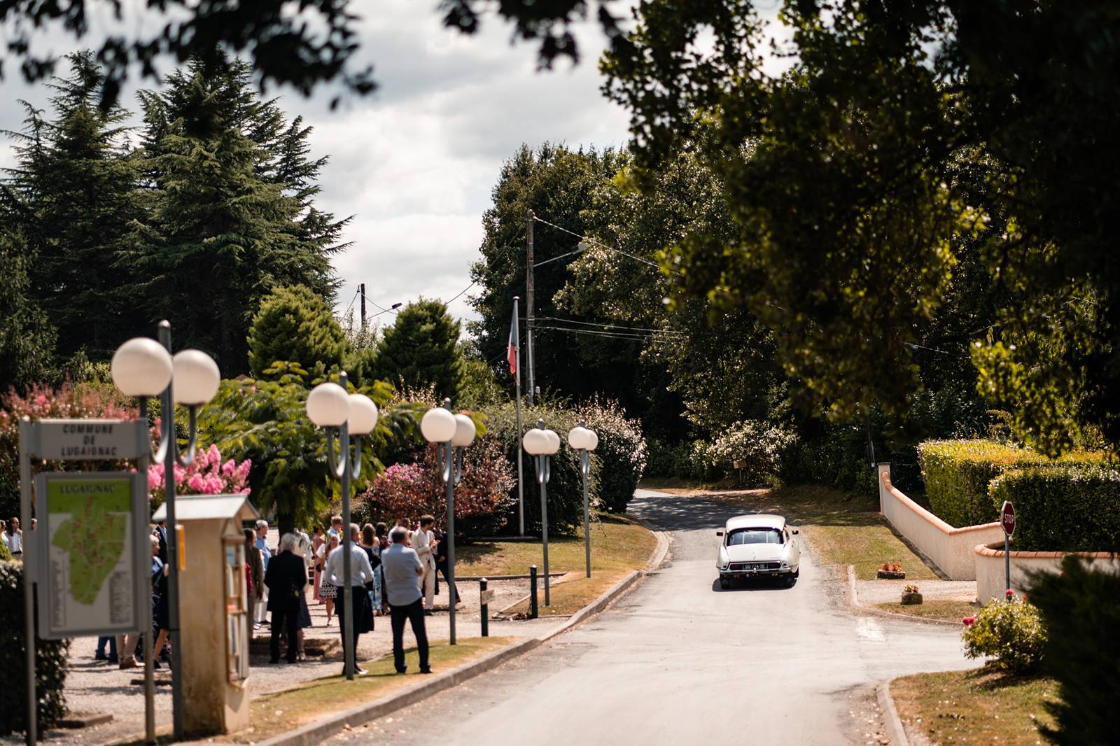 Mariage au Château Flojague proche de Saint-Emilion en Gironde, photos de cérémonie civile à la Mairie de Lugaignac.