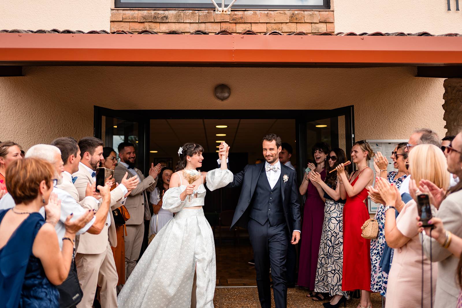 Mariage au Château Flojague proche de Saint-Emilion en Gironde, photos de cérémonie civile à la Mairie de Lugaignac.