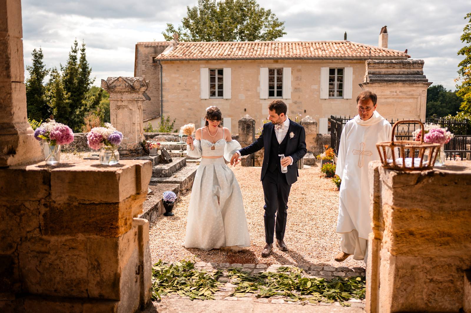 Mariage au Château Flojague proche de Saint-Emilion en Gironde, photos de cérémonie religieuse à l'église Saint-Pierre de Lugaignac.