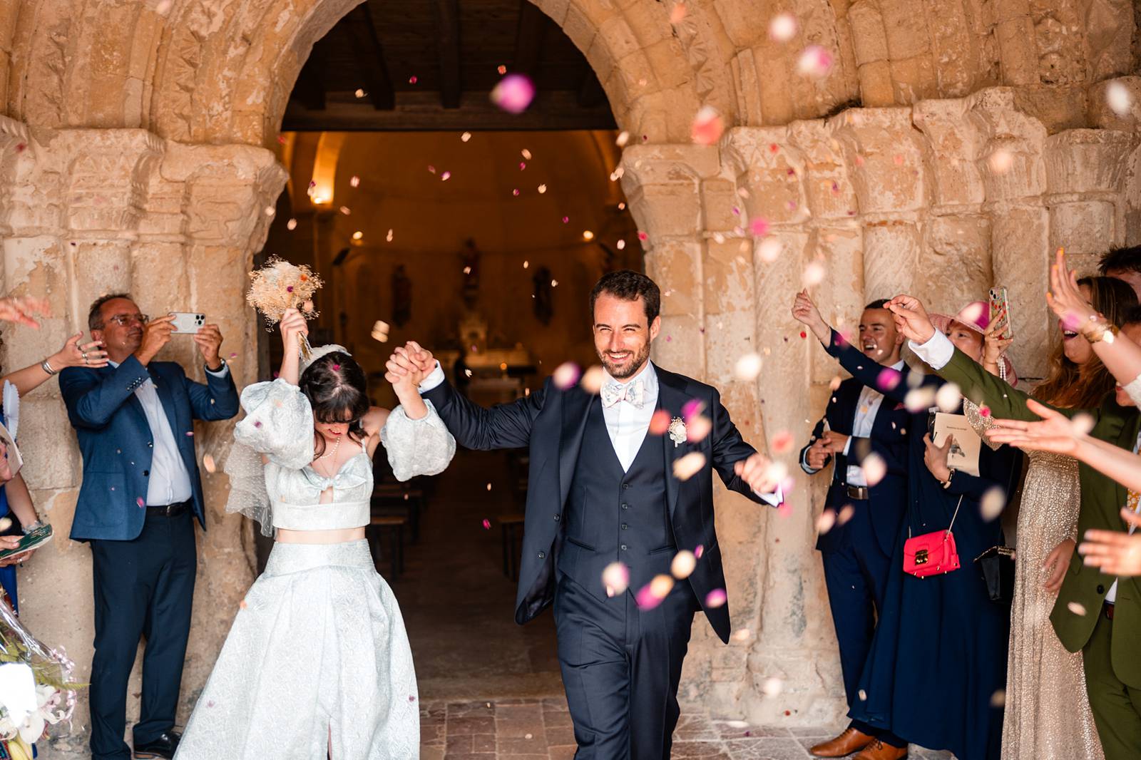 Mariage au Château Flojague proche de Saint-Emilion en Gironde, photos de cérémonie religieuse à l'église Saint-Pierre de Lugaignac.