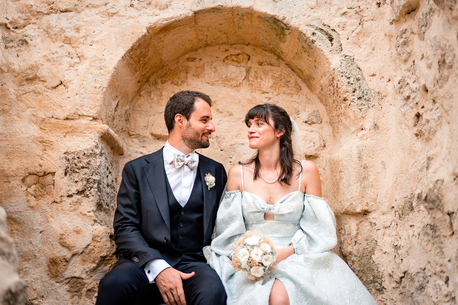 Mariage au Château Flojague proche de Saint-Emilion en Gironde, photos de cérémonie religieuse à l'église Saint-Pierre de Lugaignac.