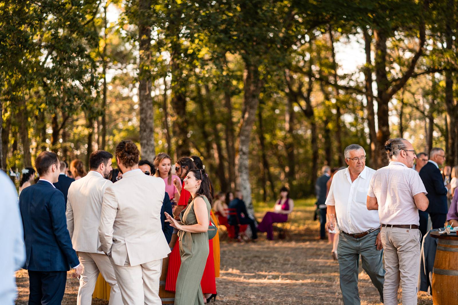 Mariage au Château Flojague proche de Saint-Emilion en Gironde, photos du vin d'honneur sous les arbres.