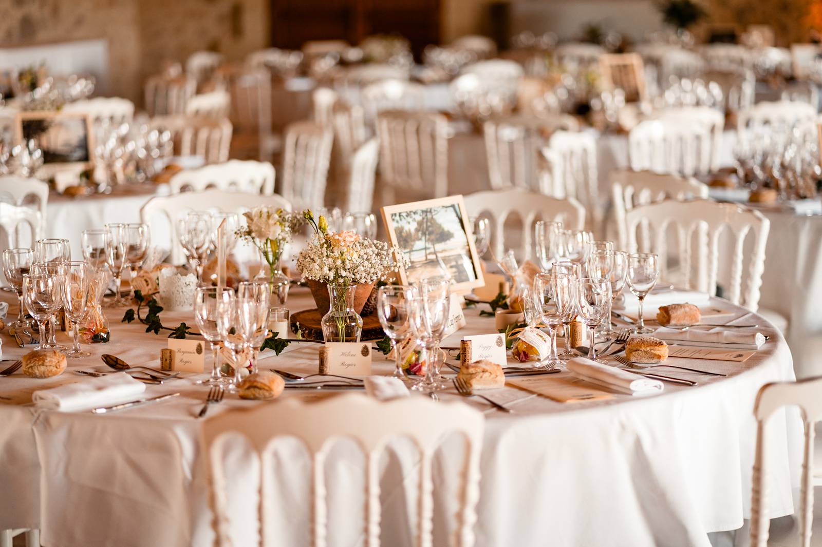 Mariage au Château Flojague proche de Saint-Emilion en Gironde, photos de la décoration de la salle.