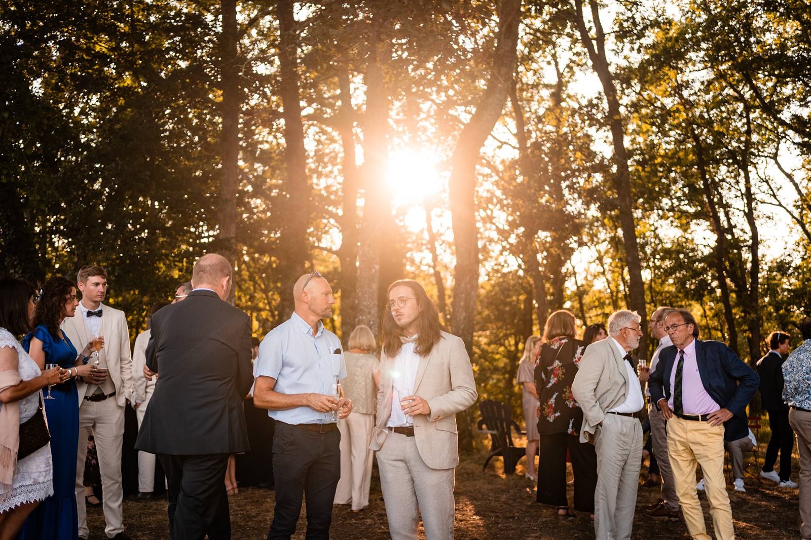 Mariage au Château Flojague proche de Saint-Emilion en Gironde, photos du vin d'honneur sous les arbres.