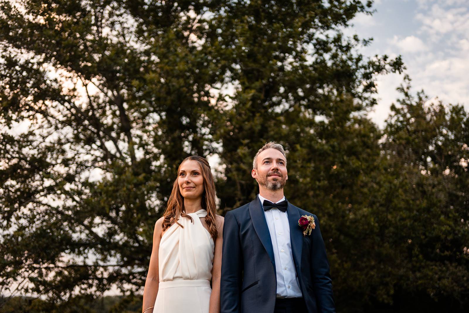 Photographe et reportage photo d'un mariage religieux au Domaine de La Fauconnie en Dordogne organisé par une Wedding planner avec un traiteur eco-responsable.