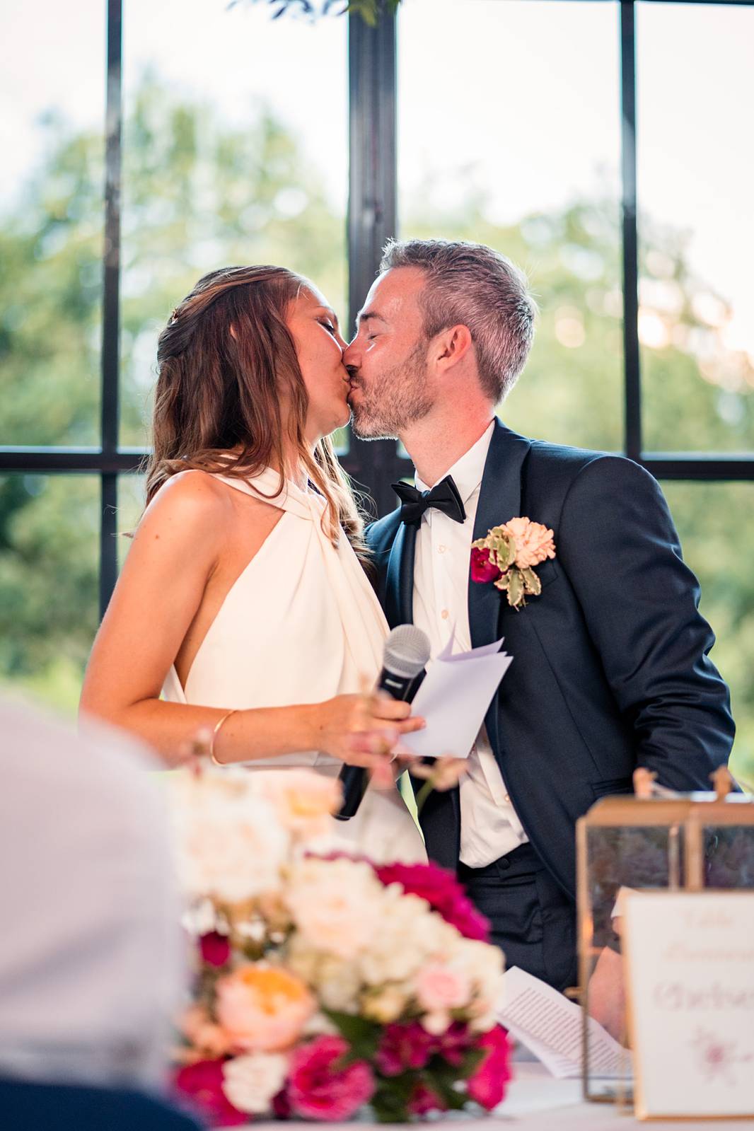 Photographe et reportage photo d'un mariage religieux au Domaine de La Fauconnie en Dordogne organisé par une Wedding planner avec un traiteur eco-responsable.