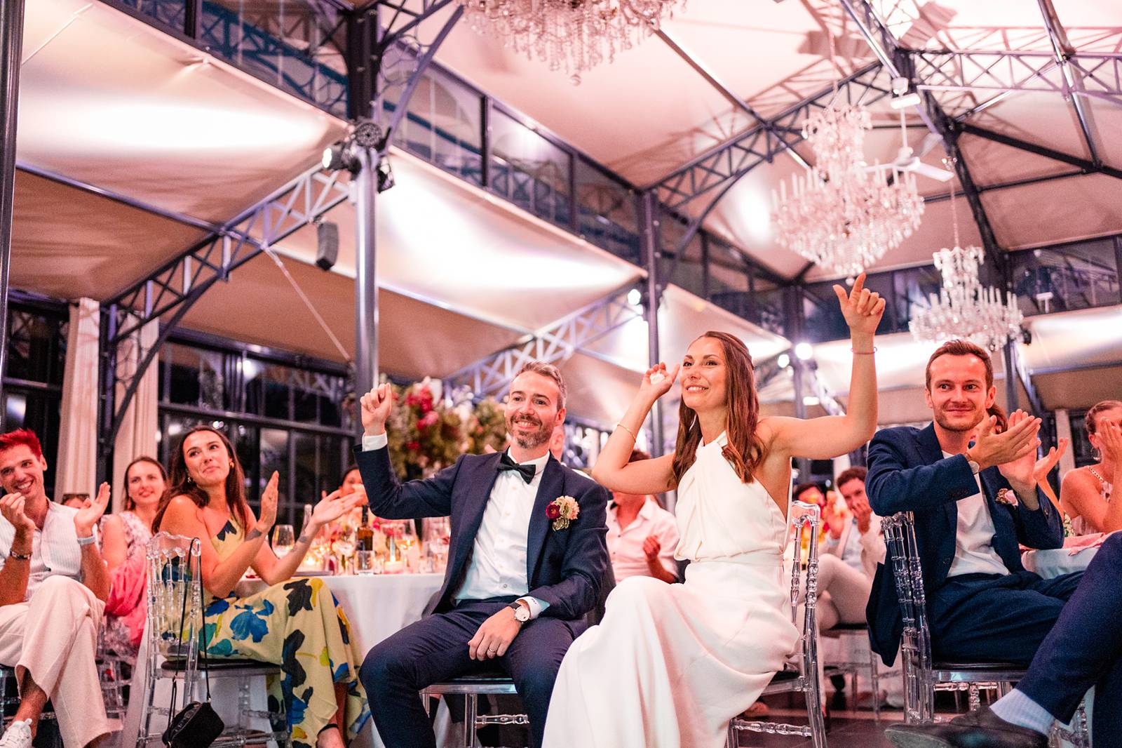 Photographe et reportage photo d'un mariage religieux au Domaine de La Fauconnie en Dordogne organisé par une Wedding planner avec un traiteur eco-responsable.