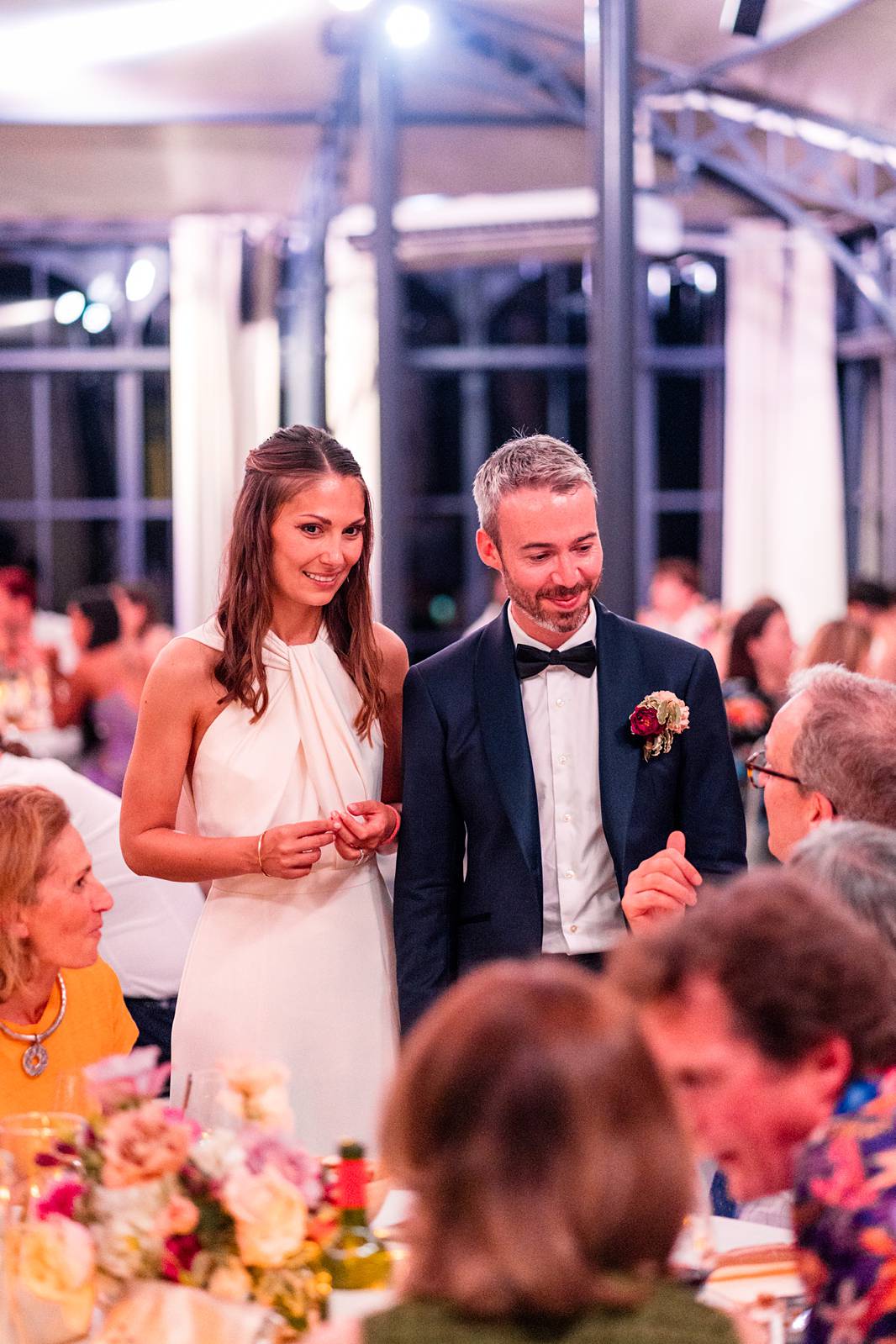 Photographe et reportage photo d'un mariage religieux au Domaine de La Fauconnie en Dordogne organisé par une Wedding planner avec un traiteur eco-responsable.