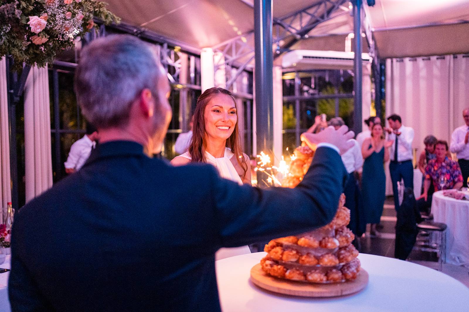 Photographe et reportage photo d'un mariage religieux au Domaine de La Fauconnie en Dordogne organisé par une Wedding planner avec un traiteur eco-responsable.