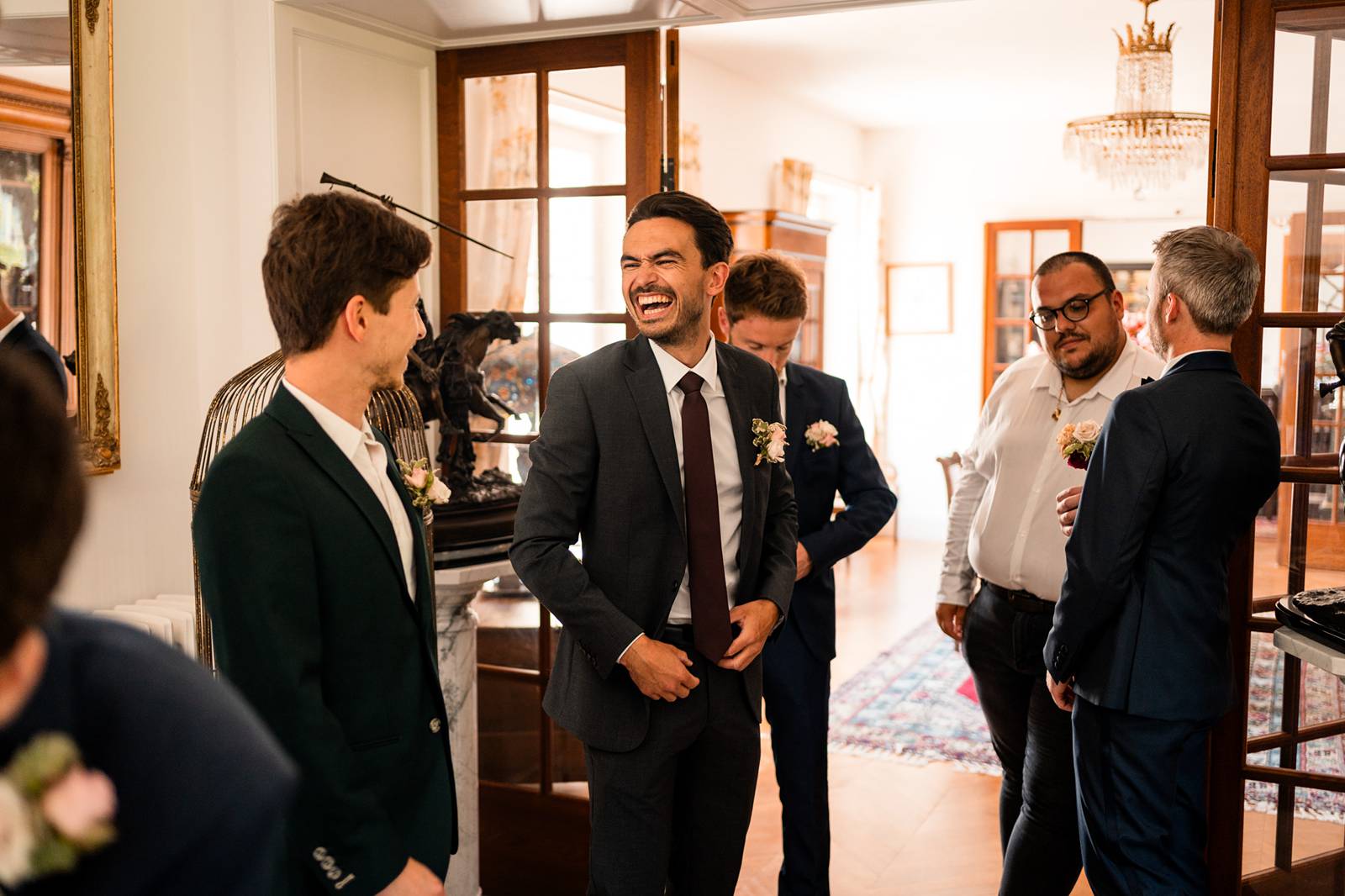 Photographe et reportage photo d'un mariage religieux au Domaine de La Fauconnie en Dordogne organisé par une Wedding planner avec un traiteur eco-responsable.