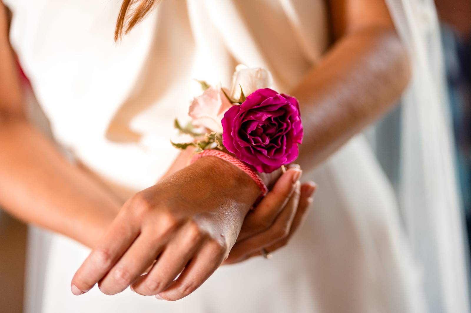 Photographe et reportage photo d'un mariage religieux au Domaine de La Fauconnie en Dordogne organisé par une Wedding planner avec un traiteur eco-responsable.