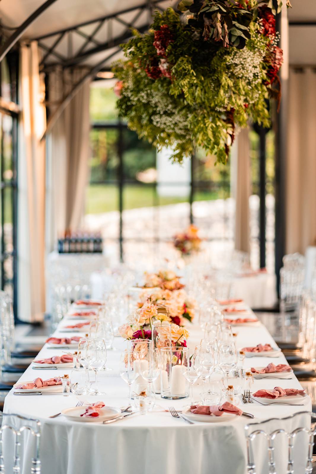 Photographe et reportage photo d'un mariage religieux au Domaine de La Fauconnie en Dordogne organisé par une Wedding planner avec un traiteur eco-responsable.