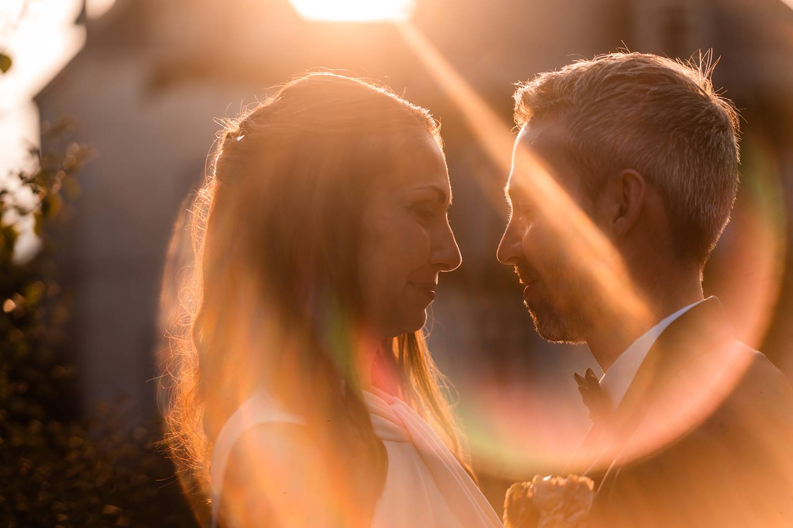 Photographe et reportage photo d'un mariage religieux au Domaine de La Fauconnie en Dordogne organisé par une Wedding planner avec un traiteur eco-responsable.