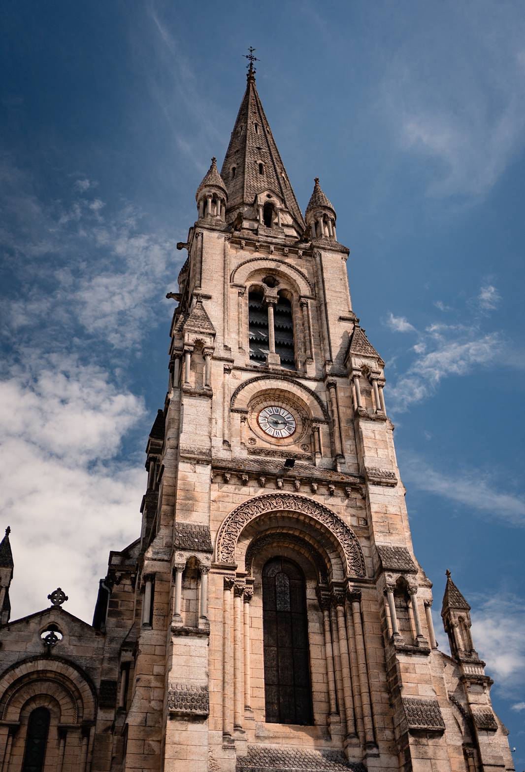 Mariage au Domaine de Belisle, avec cérémonie religieuse à l'église Saint-Martial d'Angoulême.