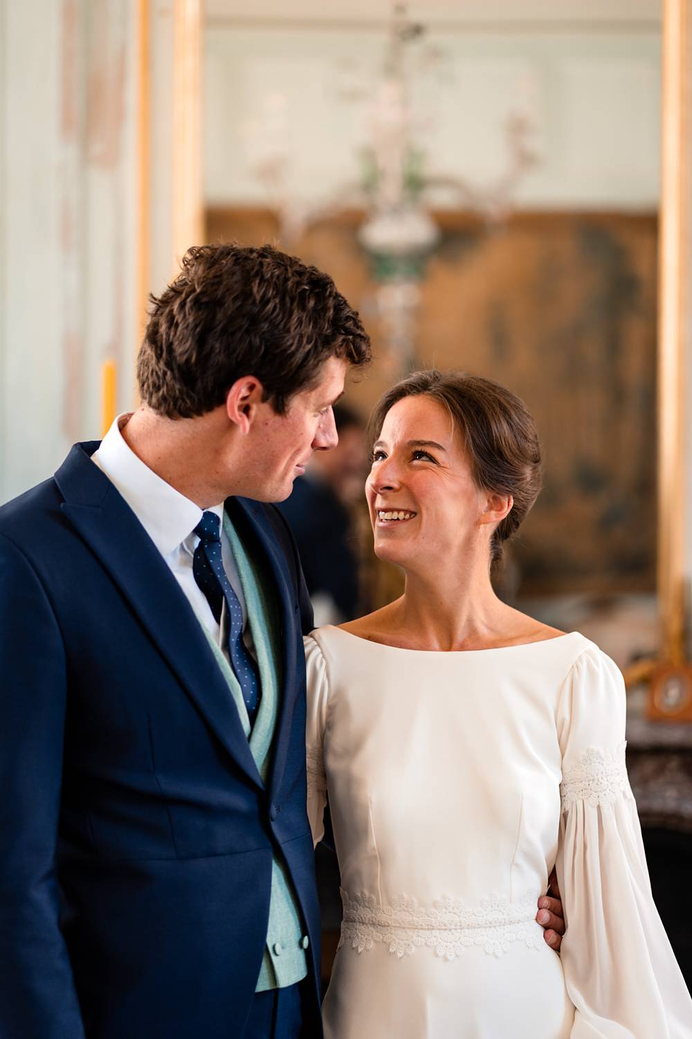 Mariage dans un domaine privé en Normandie, entre Rouen et Le Havre. Cérémonie religieuse. Réception dans le jardin et sous chapiteau en bambou.