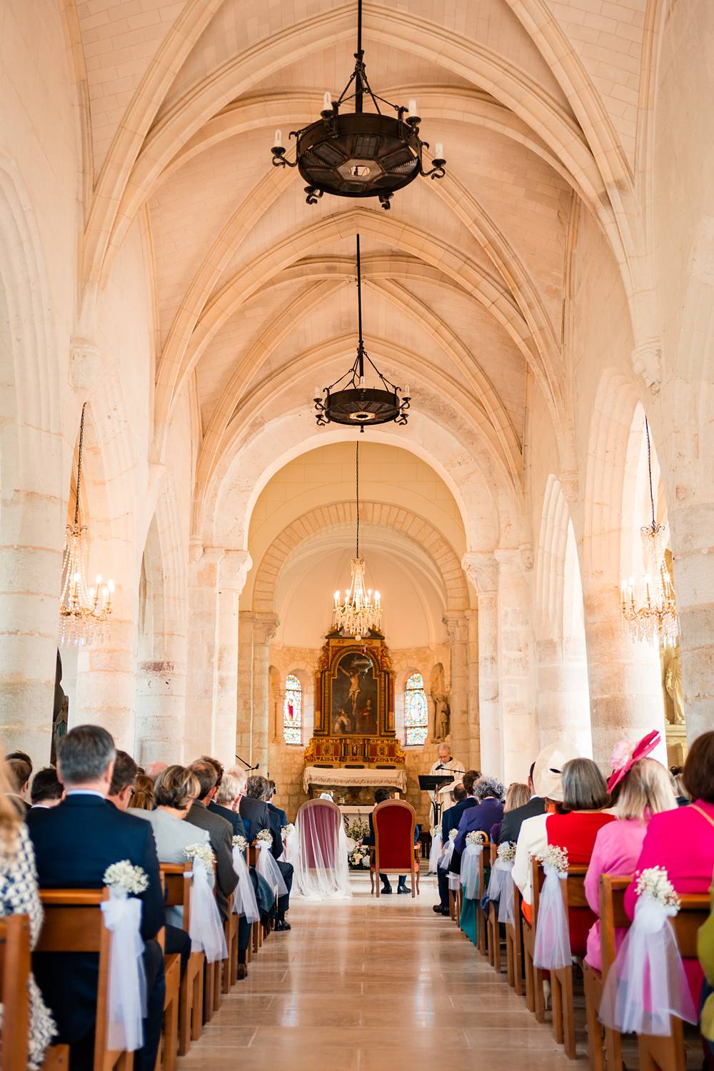 Mariage dans un domaine privé en Normandie, entre Rouen et Le Havre. Cérémonie religieuse. Réception dans le jardin et sous chapiteau en bambou.