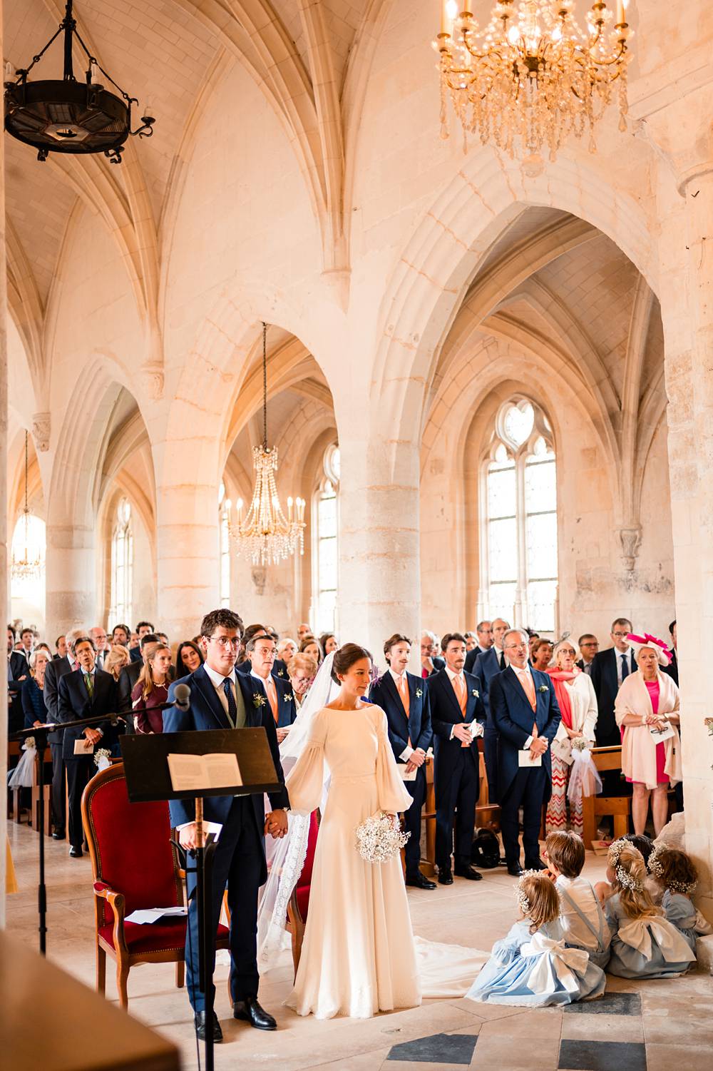 Mariage dans un domaine privé en Normandie, entre Rouen et Le Havre. Cérémonie religieuse. Réception dans le jardin et sous chapiteau en bambou.