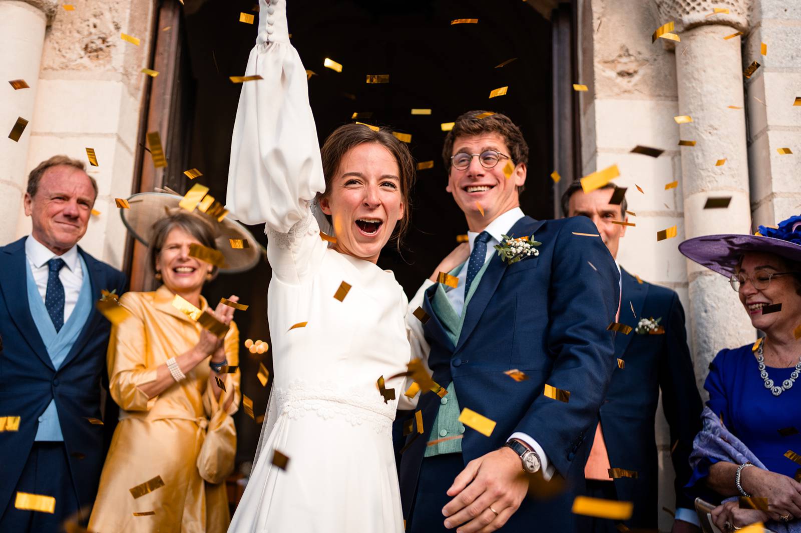 Mariage dans un domaine privé en Normandie, entre Rouen et Le Havre. Cérémonie religieuse. Réception dans le jardin et sous chapiteau en bambou.