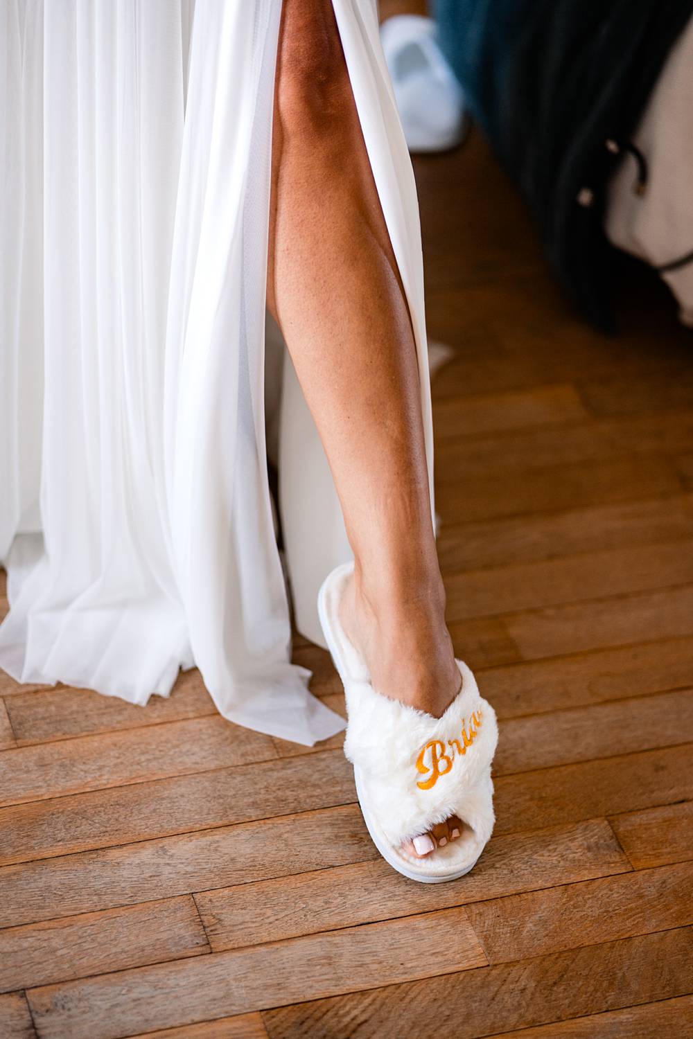 Reportage photo d'un mariage tropical au Domaine de La Fauconnie en Dordogne, avec une décoration tropicale. Photographe mariage Domaine de la Fauconnie.