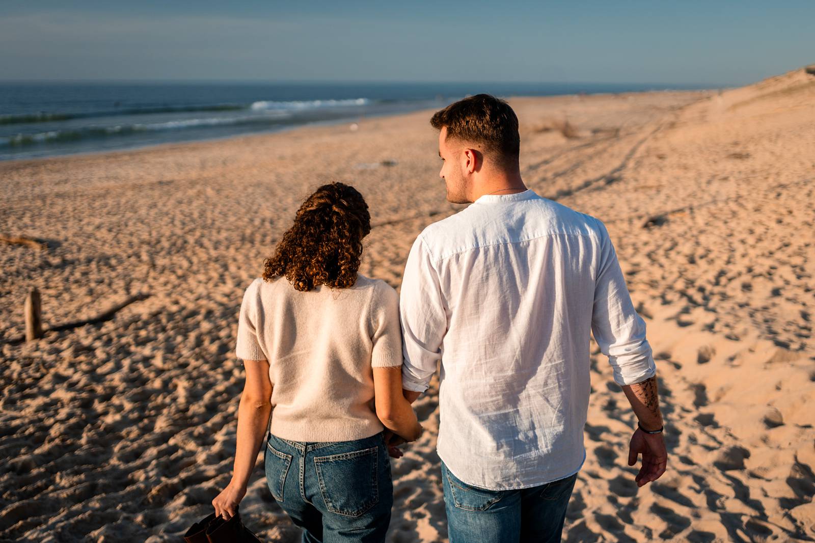 Photos de la séance engagement de Laura et Tristan à Vieux-Boucau Plage, avant leur mariage en Gironde.