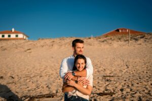 Photos de la séance engagement de Laura et Tristan à Vieux-Boucau Plage, avant leur mariage en Gironde.