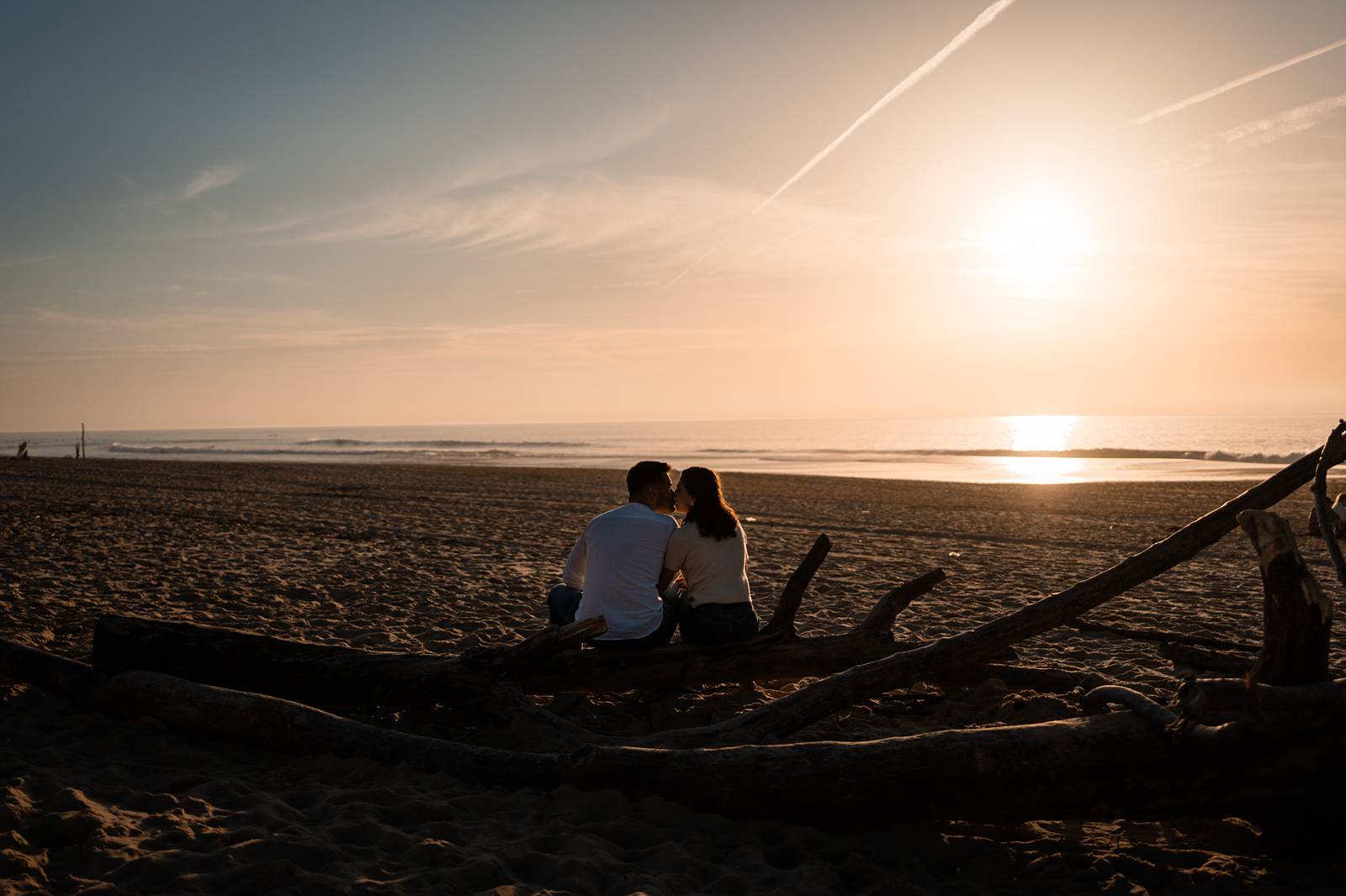 Photos de la séance engagement de Laura et Tristan à Vieux-Boucau Plage, avant leur mariage en Gironde.