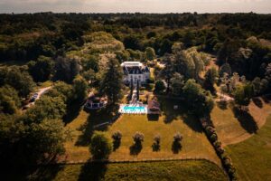 Mariage laïque au Domaine de La Fauconnie, en Dordogne.