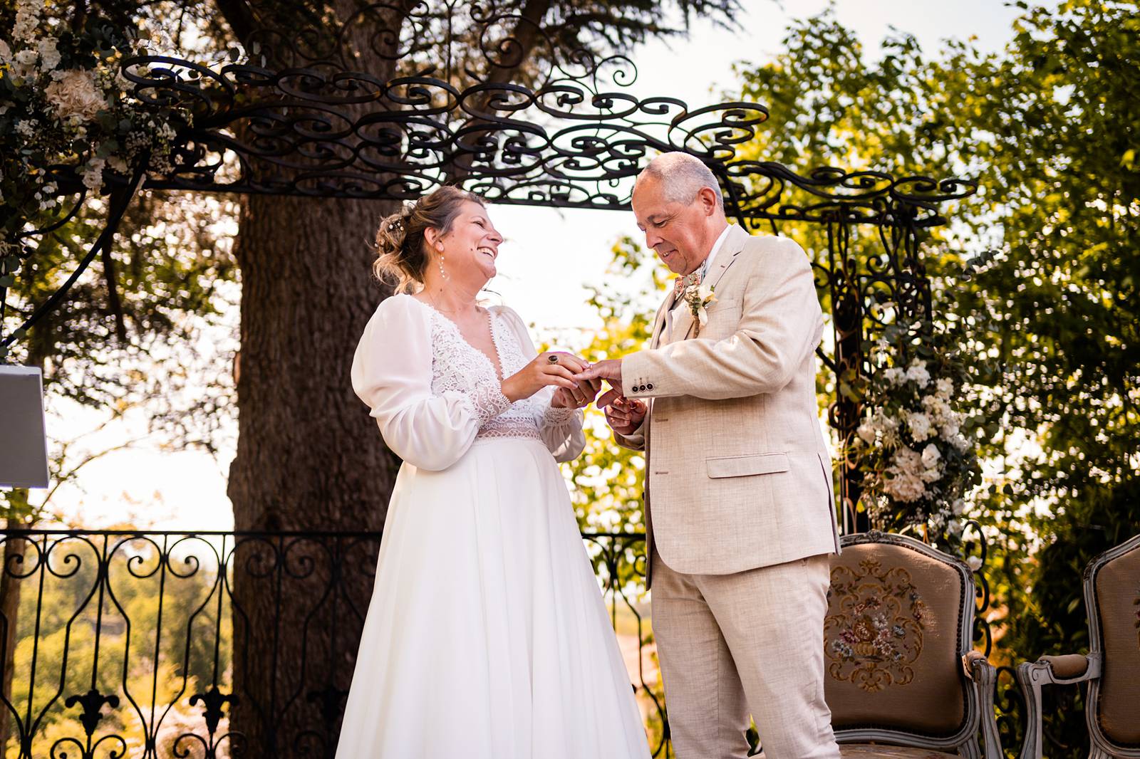 Mariage laïque au Domaine de La Fauconnie, en Dordogne.