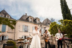 Mariage laïque au Domaine de La Fauconnie, en Dordogne.