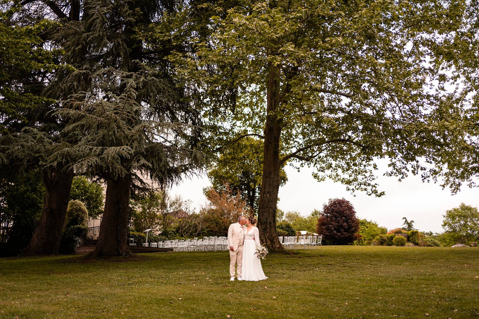 Mariage laïque au Domaine de La Fauconnie, en Dordogne.