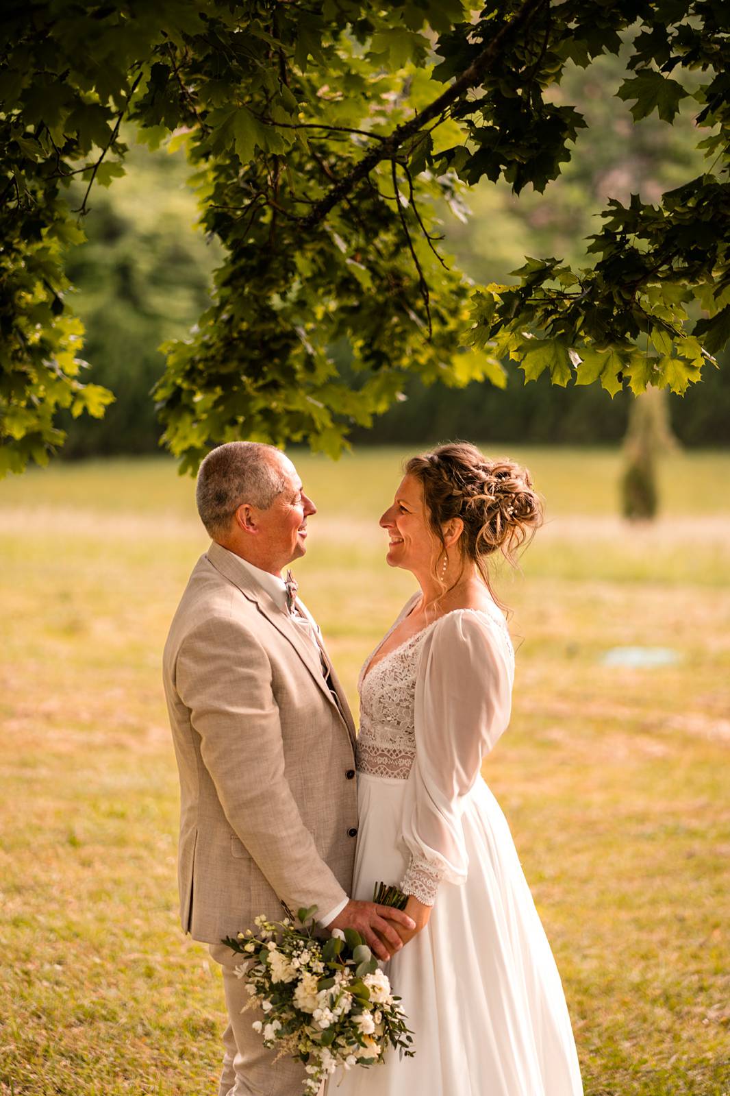 Mariage laïque au Domaine de La Fauconnie, en Dordogne.