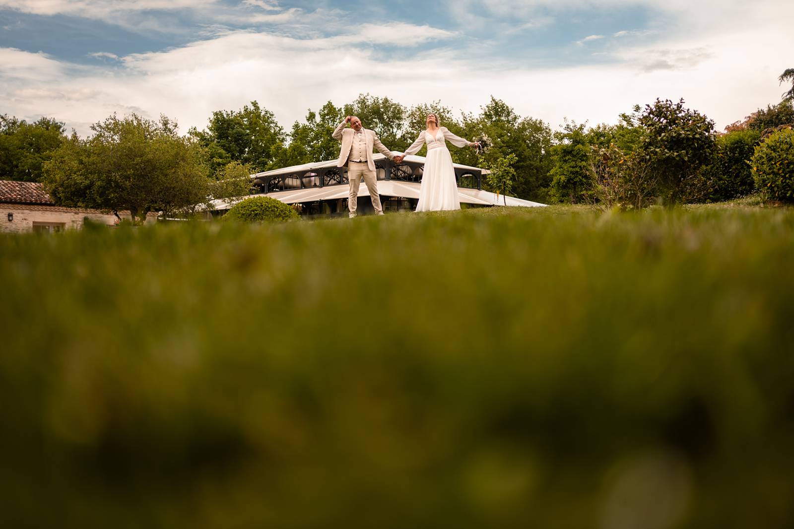 Mariage laïque au Domaine de La Fauconnie, en Dordogne.