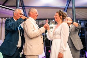 Mariage laïque au Domaine de La Fauconnie, en Dordogne.