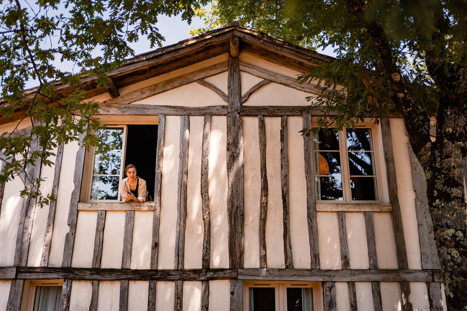Préparatifs de la mariée dans une suite des Sources de Caudalie à côté du Château Smith Haut Lafitte
