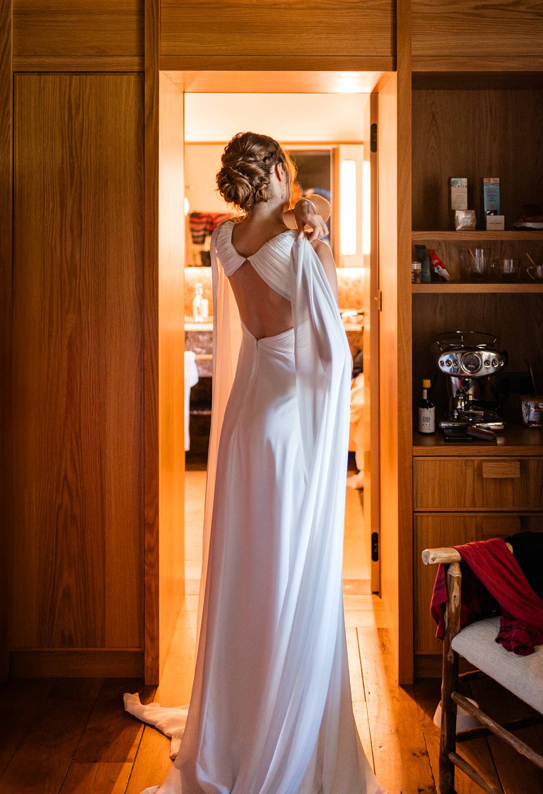 Préparatifs de la mariée dans une suite des Sources de Caudalie à côté du Château Smith Haut Lafitte