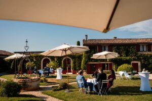 Ambiance conviviale avec dégustation et photobooth au vin d’honneur