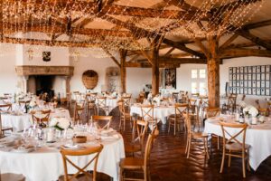 Décoration florale et ciel étoilé de la salle de réception au Château Smith Haut Lafitte