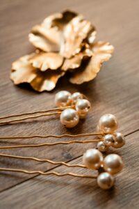 Photographe de mariage en Gironde : découvrez un reportage naturel et élégant d’un mariage religieux au Château Smith Haut Lafitte en passant par le Château d’Eck et l’église de La Brède.